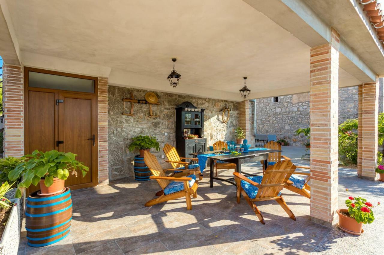 Country St Anton Villa